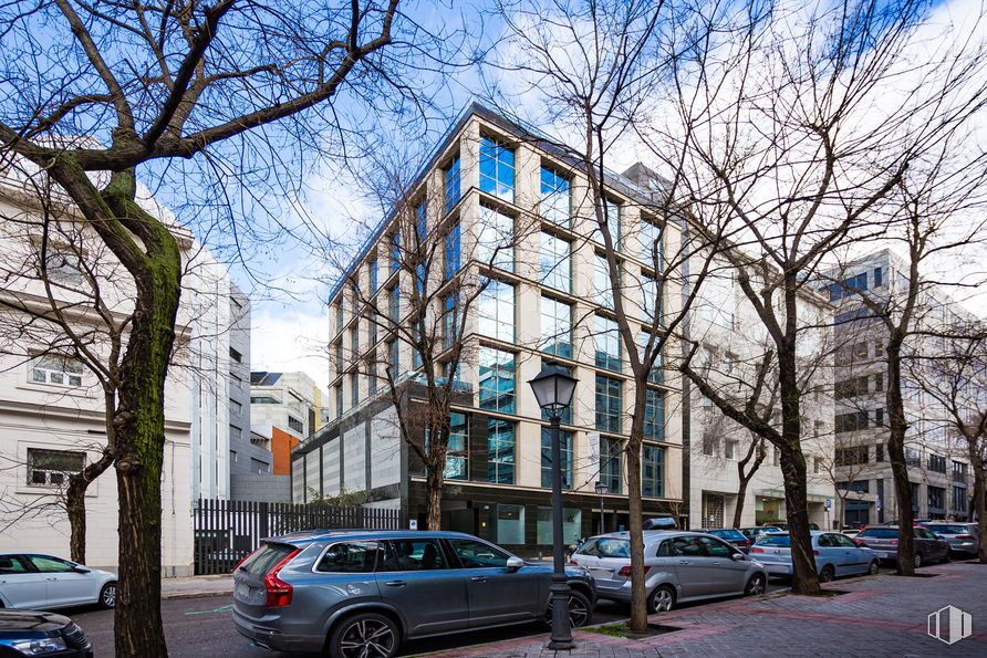 Oficina en alquiler en Calle Pinar, 5, Salamanca, Madrid, 28006 con coche, edificio, rueda, neumático, nube, vehículo terrestre, cielo, vehículo, ventana y azul alrededor