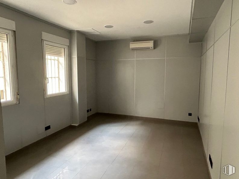 Oficina en alquiler en Calle Romero Robledo, 19, Moncloa - Aravaca, Madrid, 28008 con ventana, accesorio, hall, madera, suelos, suelo, techo, madera dura, sombra y ventana de guillotina alrededor