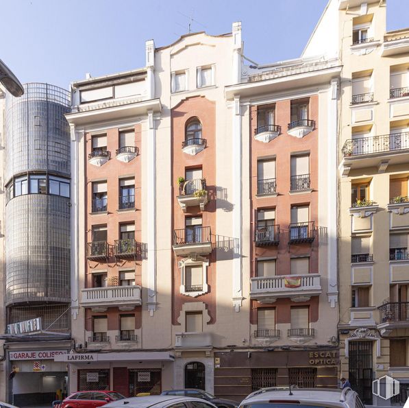 Local en venta en Calle Jerónimo de la Quintana, 5, Chamberí, Madrid, 28010 con edificio, ventana, propiedad, cielo, infraestructura, vehículo, diseño urbano, barrio, condominio y coche alrededor