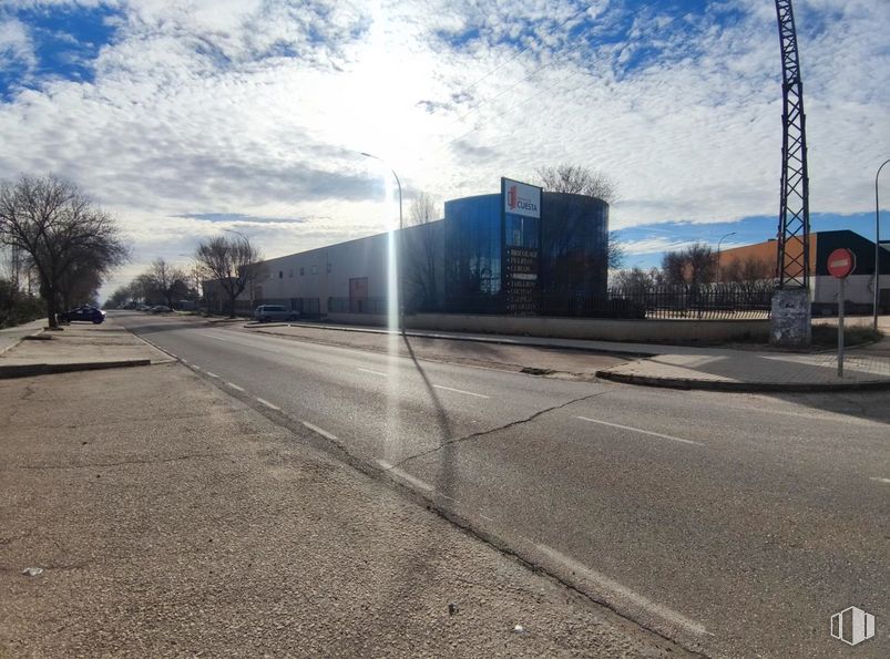 Industrial for sale at Polígono industrial Villacañas, Villacañas, Toledo, 45860 with cloud, sky, road surface, tree, asphalt, land lot, plant, tar, residential area and public space around