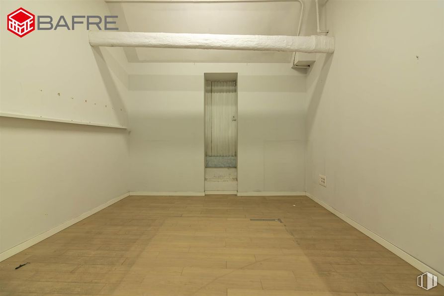 Retail for rent at Calle Santa Engracia, Chamberí, Madrid, 28010 with flooring, floor, wall, wood, ceiling, composite material, wood stain, tile flooring, hardwood and wood flooring around