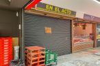 Retail for sale at Galería Comercial La Paloma, Calle Toledo, 109, Centro, Madrid, 28005 with luggage & bags, building, gas, machine, tire, retail, facade, automotive tire, composite material and service around