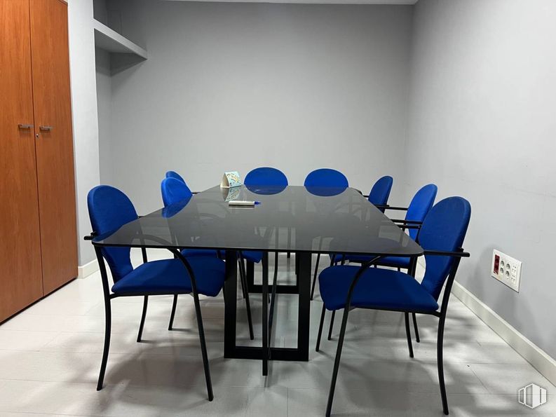 Oficina en alquiler en Paseo Habana, Chamartín, Madrid, 28036 con silla, mesa de cocina y comedor, alacena, armario, mueble, suelos, suelo, mesa, interiorismo y diseño alrededor