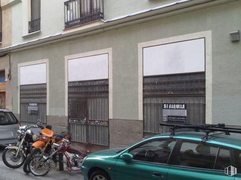 Local en venta en Calle San Pedro, Centro, Madrid, 28014 con rueda, coche, motocicleta, ventana, neumático, luz de estacionamiento automotriz, vehículo terrestre, vehículo, propiedad y iluminación automotriz alrededor