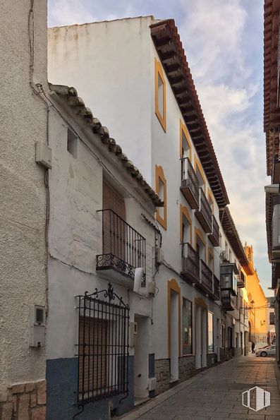 Retail for sale & for rent at Callejón Bodegones, 4, La Puebla de Montalbán, Toledo, 45516 with building, sky, cloud, window, house, urban design, wood, plant, city and facade around