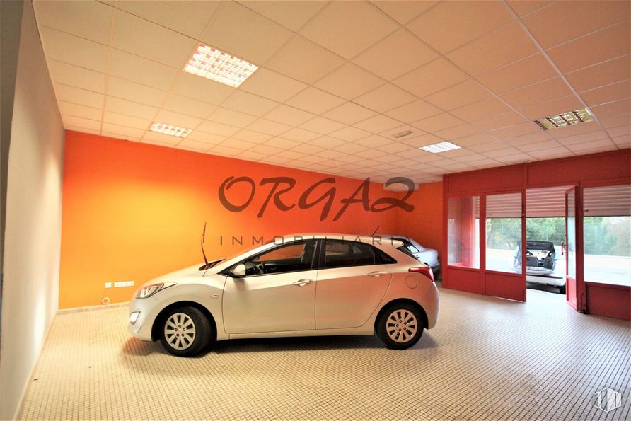 Retail for sale & for rent at Avenida Francia, 1, Toledo, 45005 with wheel, car, lighting, tire, vehicle, automotive lighting, automotive design, automotive tire, orange and motor vehicle around