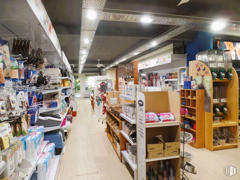 Local en venta en Calle Mota del Cuervo, Hortaleza, Madrid, 28043 con productos envasados, estante, estantería, publicación, cliente, suelo, venta al por menor, servicio, tienda y comercio alrededor