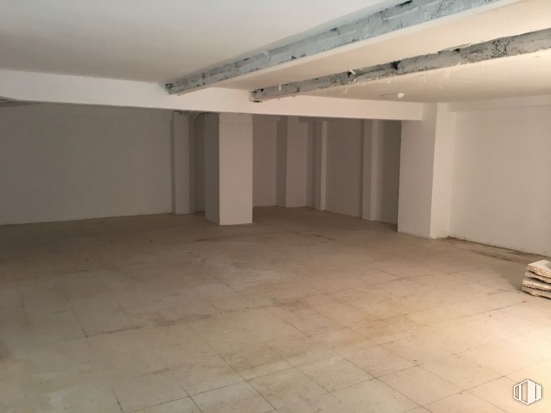 Local en alquiler y venta en Calle Julián Romea, 3, Chamberí, Madrid, 28003 con madera, suelo, piso, pasillo, madera, suelo de baldosas, hormigón, material compuesto, sombra y techo alrededor