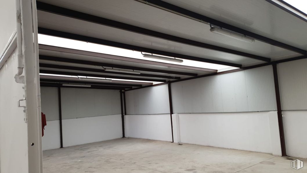 Industrial for sale at Calle Cedro, Arganda del Rey, Madrid, 28500 with lighting, metal, garage, building material, garage door and steel around