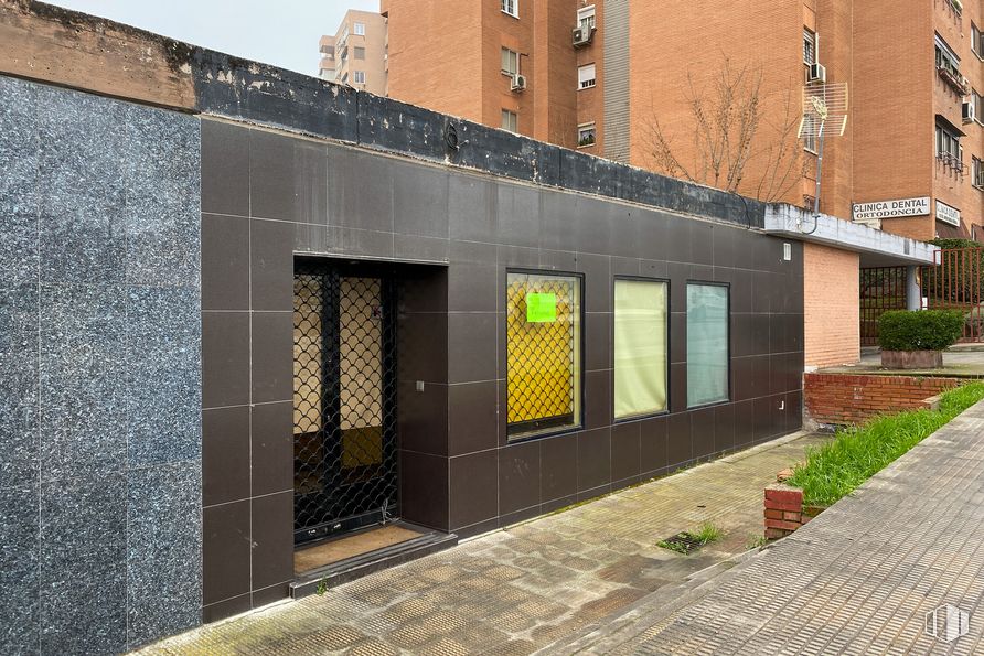 Local en alquiler en Calle Honduras, 18, Coslada, Madrid, 28820 con edificio, ventana, planta, superficie de carretera, accesorio, madera, albañilería, cielo, ladrillo y diseño urbano alrededor