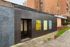 Retail for rent at Calle Honduras, 18, Coslada, Madrid, 28820 with building, window, plant, road surface, fixture, wood, brickwork, sky, brick and urban design around