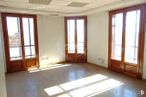 Office for sale & for rent at Calle Duque de Alba, 6, Ávila, 05001 with door, building, property, window, fixture, wood, house, flooring, floor and shade around