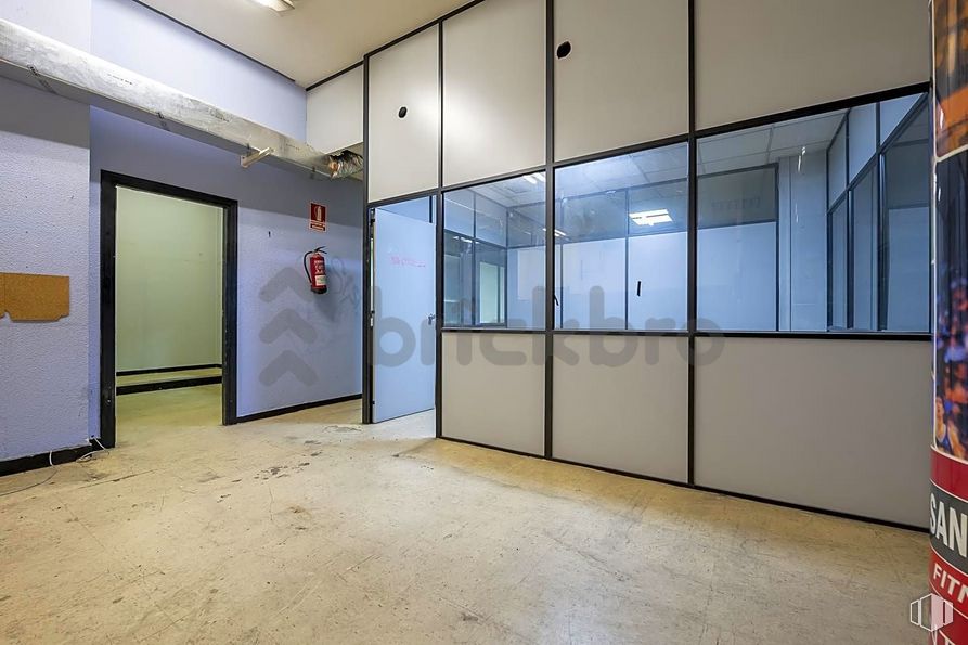 Local en alquiler y venta en Calle Jaén, 8, Tetuán, Madrid, 28020 con suelos, puerta, hall, casa, vidrio, techo, fachada, edificio, evento y aluminio alrededor