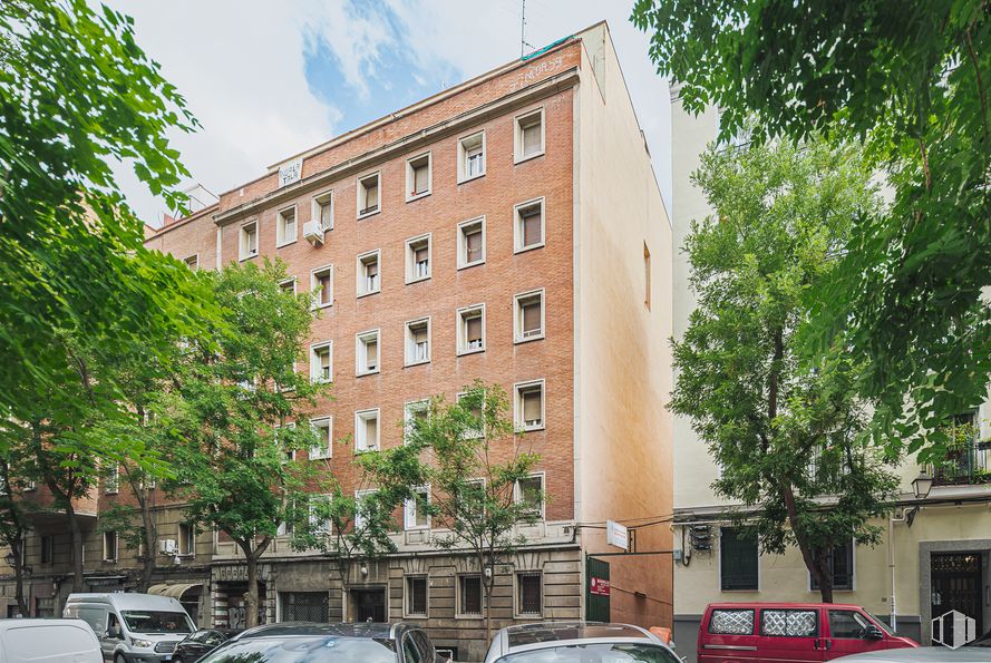 Local en alquiler en Calle Divino Vallés, 12, Arganzuela, Madrid, 28045 con coche, edificio, camioneta, barrio, apartamento, luz de estacionamiento, iluminación del automóvil, diseño urbano, condominio y coche familiar alrededor