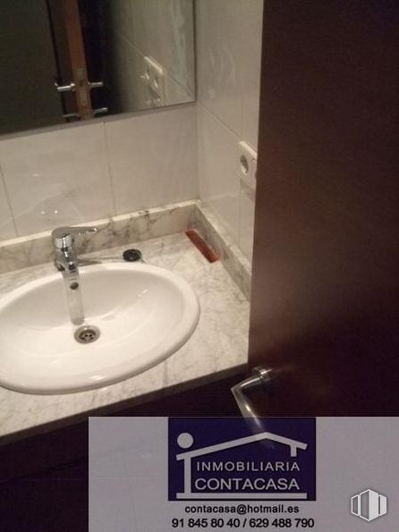 Retail for sale at El Mirador, Colmenar Viejo, Madrid, 28770 with sink, brown, tap, mirror, plumbing fixture, bathroom sink, bathroom, fluid, fixture and wood around