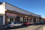 Retail for sale at Calle Maestro Vicente Rodríguez, Fuensalida, Toledo, 45510 with car, building, wheel, automotive parking light, tire, land vehicle, sky, vehicle, property and infrastructure around