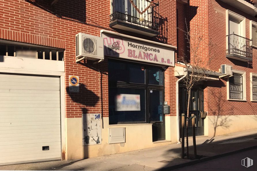 Local en alquiler en Calle Manuel Mac-Crohon, 52, Morata de Tajuña, Madrid, 28530 con ventana, propiedad, edificio, ladrillo, albañilería, barrio, accesorio, madera, ciudad y fachada alrededor