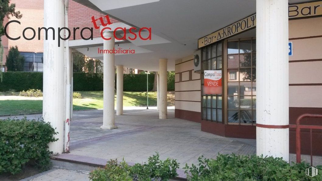 Local en venta en Barrio de Nueva Segovia, Segovia, 40006 con planta, propiedad, diseño de interiores, accesorio, edificio, bienes raíces, puerta, fachada, sombra y ciudad alrededor