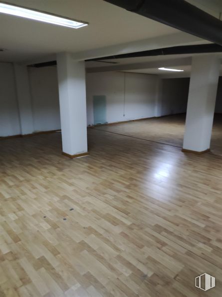 Retail for sale at Calle Torrelaguna, 9, Alcalá de Henares, Madrid, 28807 with light fixture, lighting, flooring, floor, wood flooring, wood, laminate flooring, ceiling, interior design and hardwood around