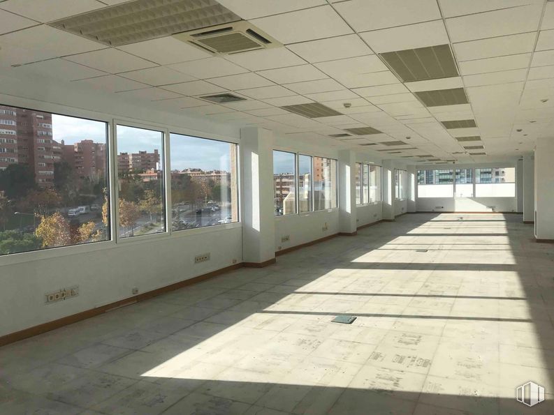 Office for rent at Zona Tres Cantos, Tres Cantos, Madrid, 28760 with window, composite material, commercial building, high-rise building, glass, condominium, apartment, headquarters, daylighting and corporate headquarters around