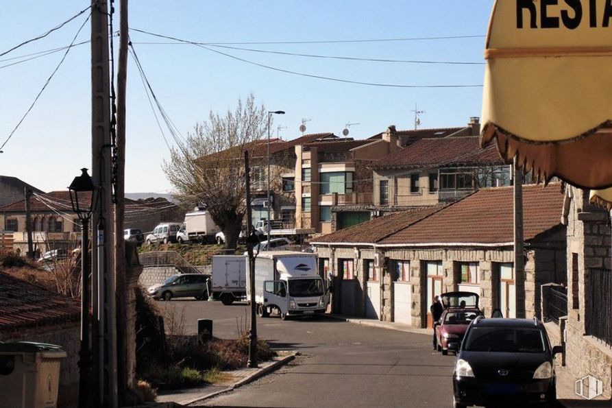 Retail for sale at Cuatro Postes, Ávila, 05002 with car, truck, building, house, sky, land vehicle, wheel, vehicle, window and plant around