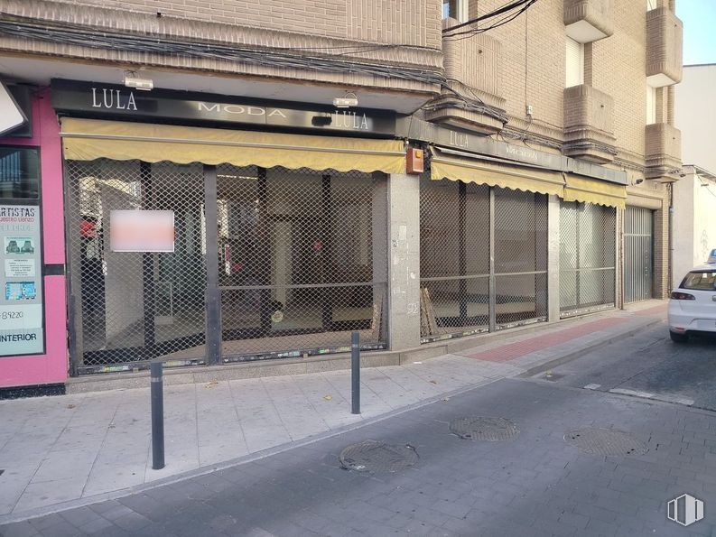 Retail for rent at Calle Pinto, 1, Parla, Madrid, 28980 with car, building, window, road surface, wall, neighbourhood, sidewalk, vehicle, facade and city around