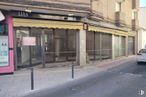 Retail for rent at Calle Pinto, 1, Parla, Madrid, 28980 with car, building, window, road surface, wall, neighbourhood, sidewalk, vehicle, facade and city around