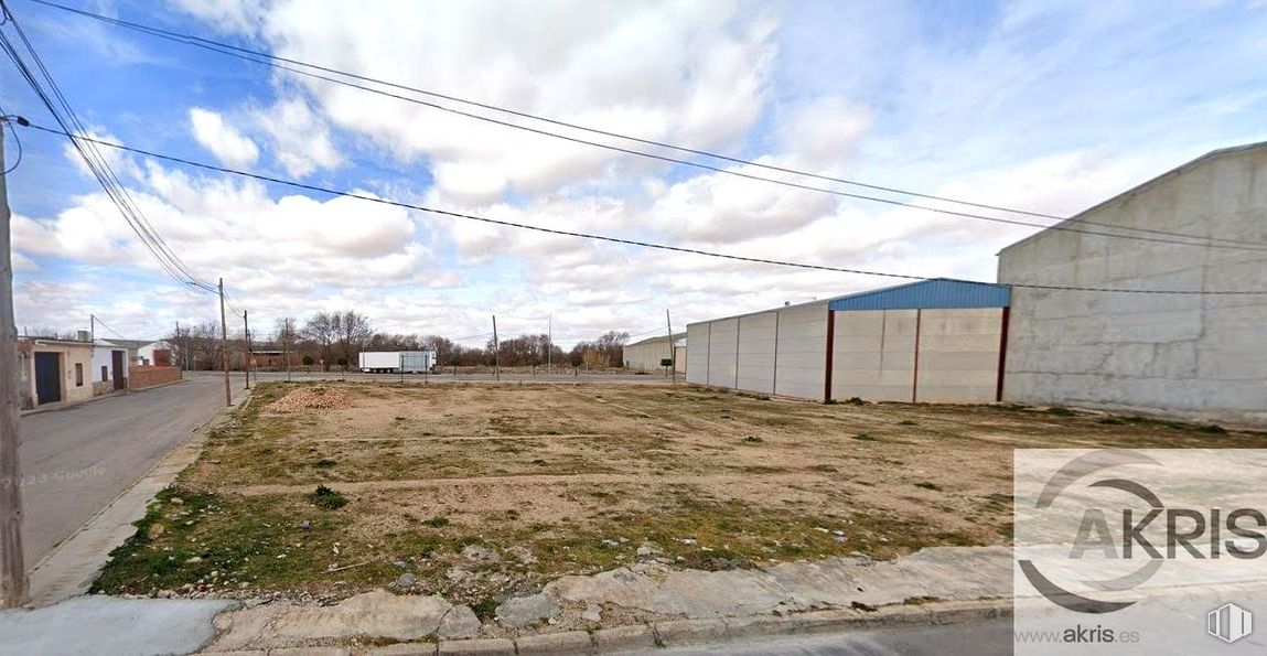 Land for sale at Calle Memorias, Miguel Esteban, Toledo, 45830 with cloud, sky, plant, tree, road surface, overhead power line, asphalt, neighbourhood, electricity and residential area around