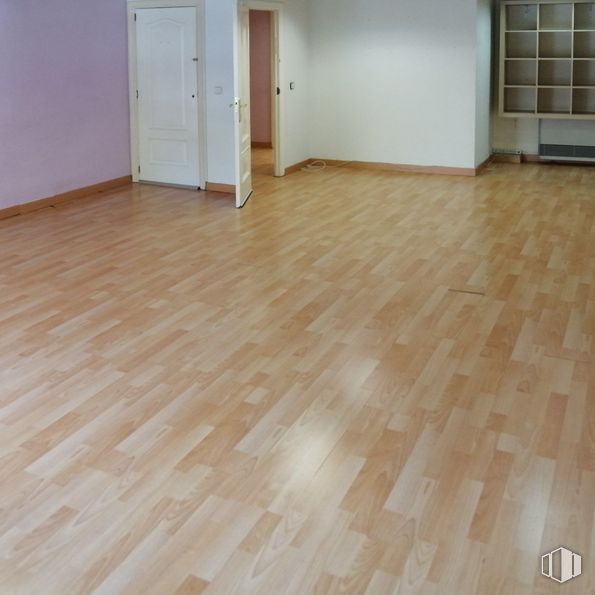 Office for rent at Zona Pradillo, Móstoles, Madrid, 28931 with door, brown, property, fixture, tile flooring, wood, beige, flooring, floor and wood stain around