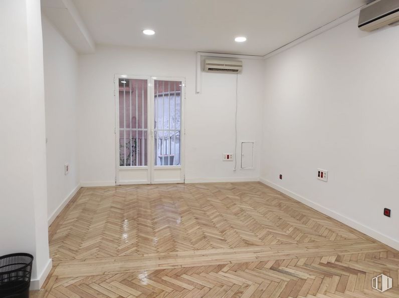 Oficina en alquiler y venta en Zona Bernabéu - Hispanoamérica, Chamartín, Madrid, 28036 con edificio, accesorio, madera, pintura, ventana, pasillo, piso, suelo, tinte para madera y madera alrededor