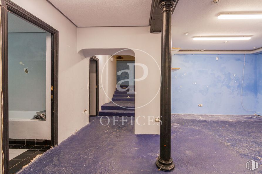 Oficina en venta en Zona Palacio, Centro, Madrid, 28013 con edificio, puerta, madera, suelo, suelos, casa, techo, gas, exterior del automóvil y vidrio alrededor