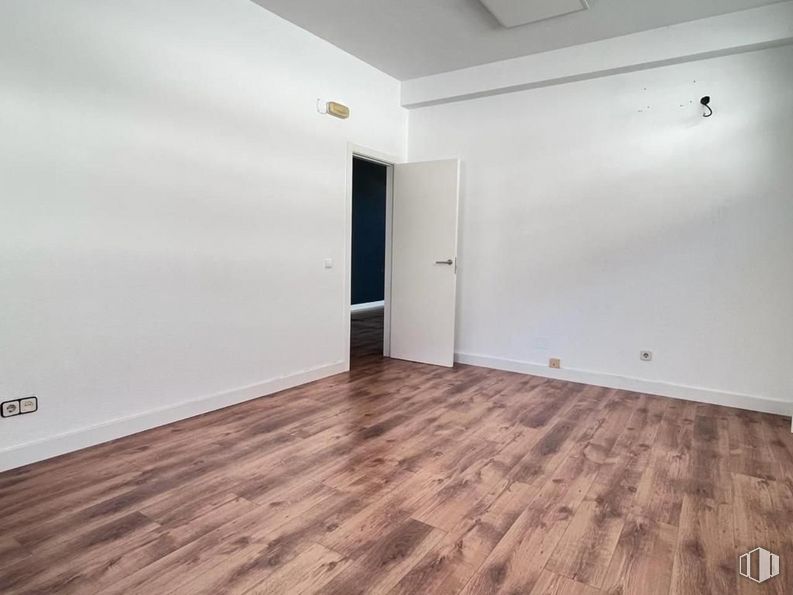 Local en venta en Calle Eras, 42, Brunete, Madrid, 28690 con puerta, accesorio, edificio, madera, interiorismo, suelos, suelo, suelo laminado, tinte para madera y hall alrededor