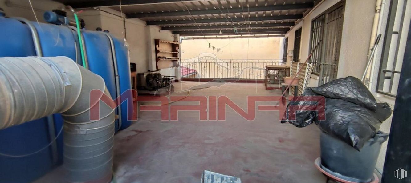 Retail for sale at Carretera Serranillos, Yeles, Toledo, 45220 with automotive tire, floor, gas, flooring, wood, composite material, automotive exterior, building, asphalt and concrete around