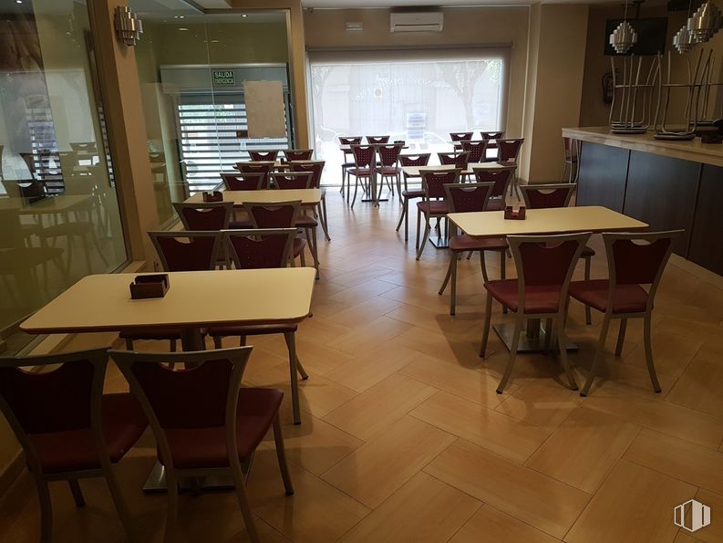 Retail for sale & for rent at Calle Monte, 1, Quintanar de la Orden, Toledo, 45800 with chair, table, furniture, wood, interior design, lighting, flooring, floor, hardwood and varnish around