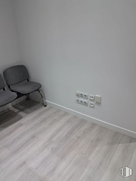 Local en venta en Somosaguas/Pozuelo, Pozuelo de Alarcón, Madrid, 28223 con silla, madera, suelo, suelos, beige, confort, madera dura, tinte para madera, suelo laminado y techo alrededor