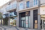 Local en venta en Calle Santa Teresa, Arganda del Rey, Madrid, 28500 con ventana, edificio, diseño urbano, barrio, fachada, condominio, inmobiliario, edificio comercial, planta y ciudad alrededor