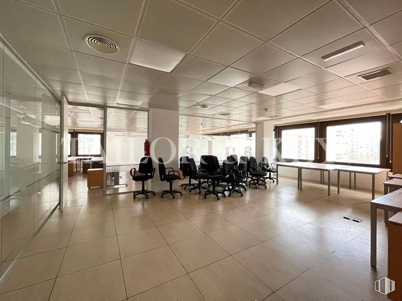 Office for rent at Calle Orense, Tetuán, Madrid, 28020 with chair, table, window, interior design, flooring, floor, ceiling, furniture, glass and hall around