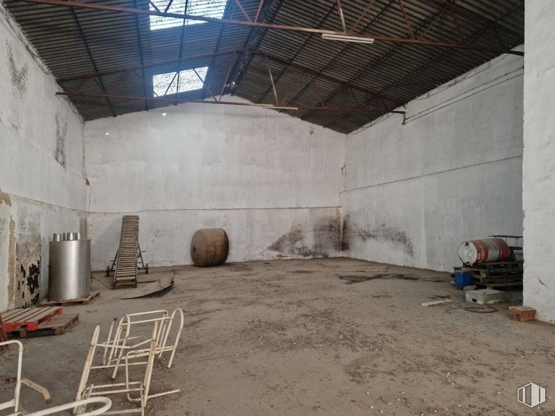 Industrial for sale at Calle Gibraltar Español, Torrijos, Toledo, 45500 with building, wood, house, floor, flooring, window, ceiling, beam, chair and concrete around