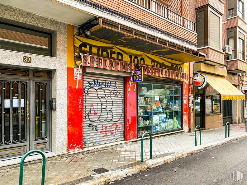 Local en venta en Calle Jesús Del Gran Poder, 37, Usera, Madrid, 28026 con edificio, ventana, accesorio, barrio, pared, fachada, acera, ciudad, superficie de carretera y instantánea alrededor