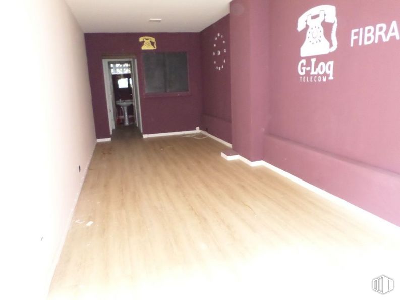 Local en alquiler y venta en Cuesta San Francisco, 15, Las Rozas de Madrid, Madrid, 28230 con puerta, edificio, madera, accesorio, suelo, suelos, casa, pintura, madera dura y tinte para madera alrededor