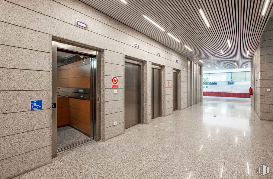 Oficina en alquiler en Edificio Caoba, Calle Valportillo Primera, 22 - 24, Alcobendas, Madrid, 28100 con accesorio, suelo, suelos, edificio, techo, material compuesto, vidrio, aluminio, ciudad y metal alrededor