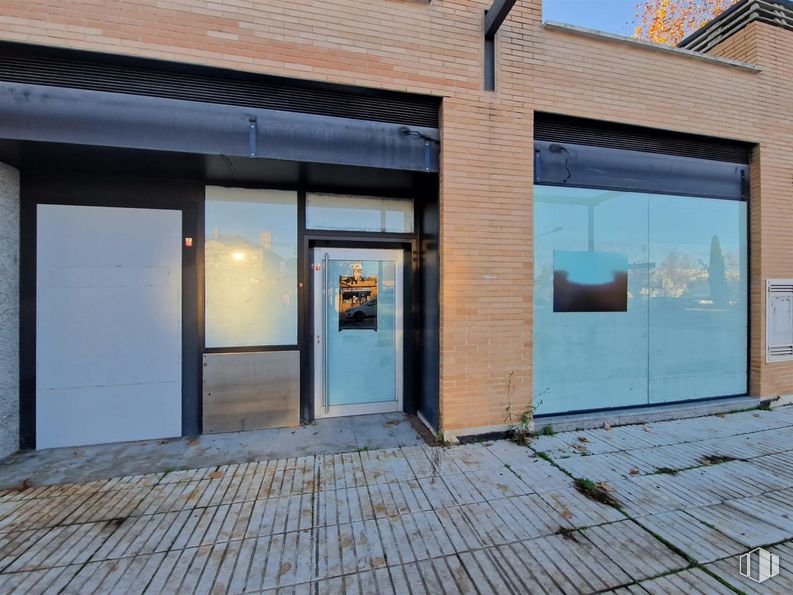 Retail for sale at Calle Isabel de Farnesio, Boadilla del Monte, Madrid, 28660 with door, composite material, glass, metal, concrete, building material, home door, daylighting and aluminium around