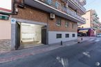 Retail for sale at Calle Radio, 32, Carabanchel, Madrid, 28019 with building, window, road surface, asphalt, sky, urban design, residential area, facade, sidewalk and city around