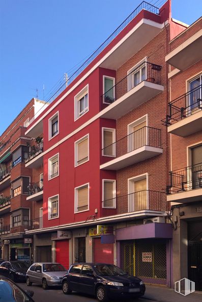 Retail for rent at Calle Ángel Alcazar, 8, Talavera de la Reina, Toledo, 45600 with car, window, sky, wheel, building, tire, property, vehicle, urban design and automotive parking light around