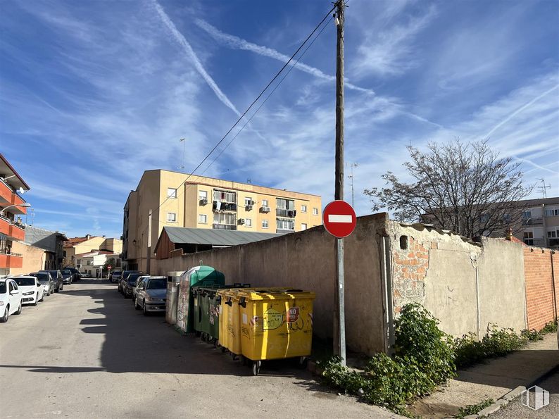 Suelo en venta en Calle Juan de Austria, 13, Villarejo de Salvanés, Madrid, 28590 con edificio, cielo, nube, planta, superficie de la carretera, asfalto, contenedor de basura, vehículo, rueda y zona residencial alrededor