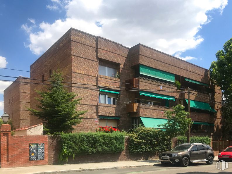 Oficina en alquiler en Calle Pirineos, Moncloa - Aravaca, Madrid, 28040 con coche, edificio, ventana, nube, cielo, neumático, planta, rueda, propiedad y vehículo alrededor