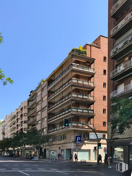 Oficina en alquiler en Paseo Habana, 12, Chamartín, Madrid, 28036 con edificio, cielo, durante el día, propiedad, ventana, bloque de pisos, diseño urbano, condominio, edificio comercial y zona residencial alrededor