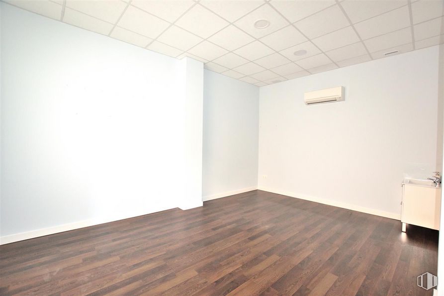 Local en venta en Paseo Capa Negra, Rivas-Vaciamadrid, Madrid, 28529 con mueble, edificio, madera, suelos, suelo, tinte para madera, hall, suelo laminado, pared y propiedad material alrededor