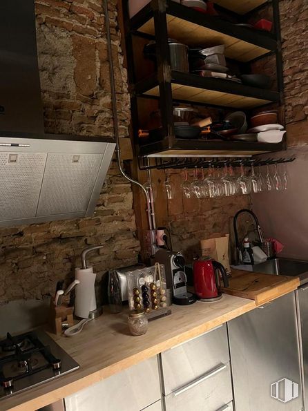 Retail for rent at Calle Juan de Herrera, Centro, Madrid, 28013 with gas stove, electric kettle, kitchen appliance, countertop, home appliance, cabinetry, furniture, coffeemaker, property and wood around