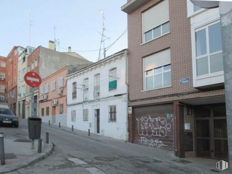 Land for sale at Calle Matadero, 16, Tetuán, Madrid, 28039 with window, house, building, sky, road surface, neighbourhood, residential area, urban design, facade and real estate around